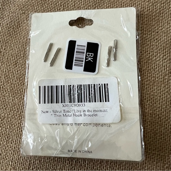 Fresh and Co NWT Live in the moment motivational circle bangle bracelet silver - Picture 2 of 4